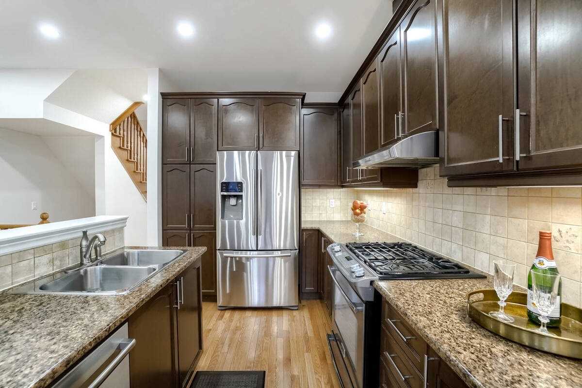 963 Transom Cres