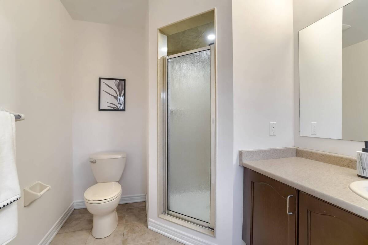 963 Transom Cres