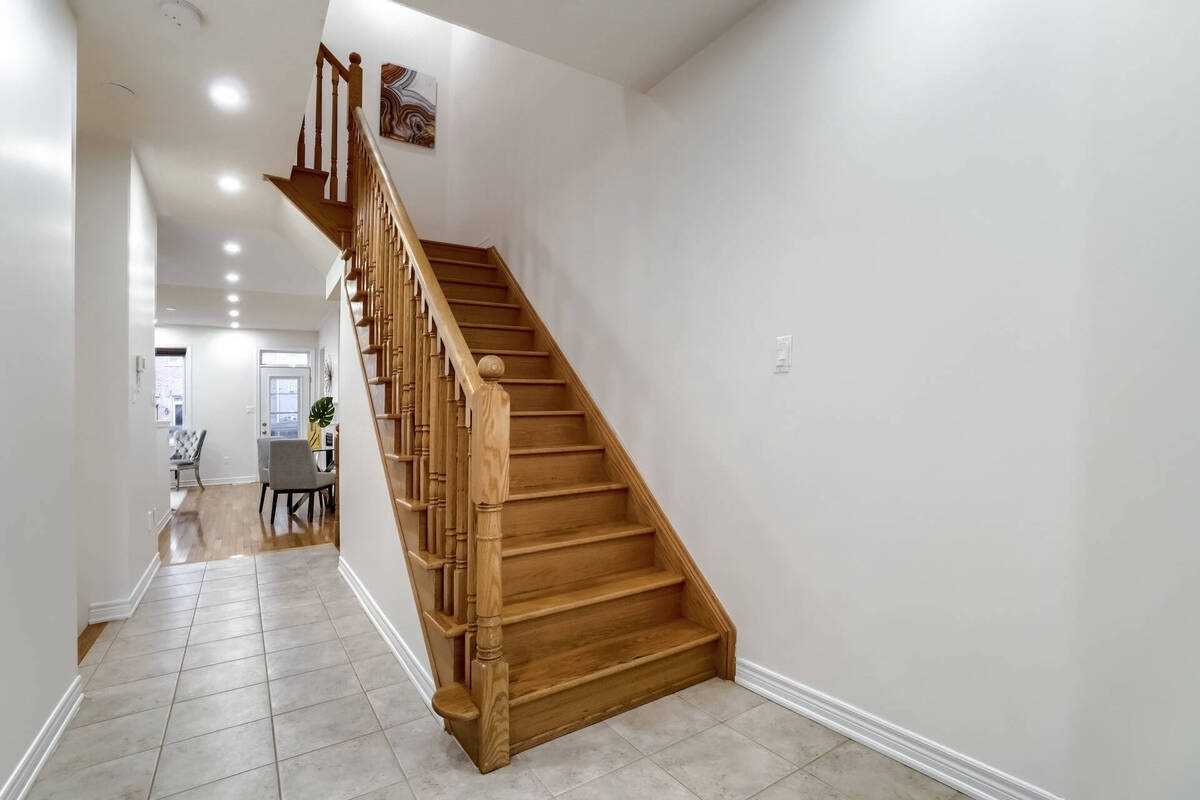 963 Transom Cres