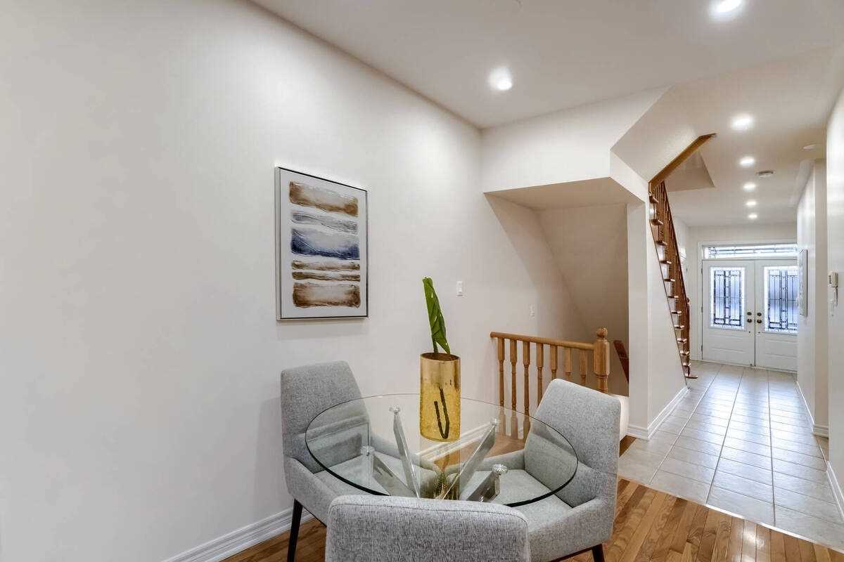 963 Transom Cres