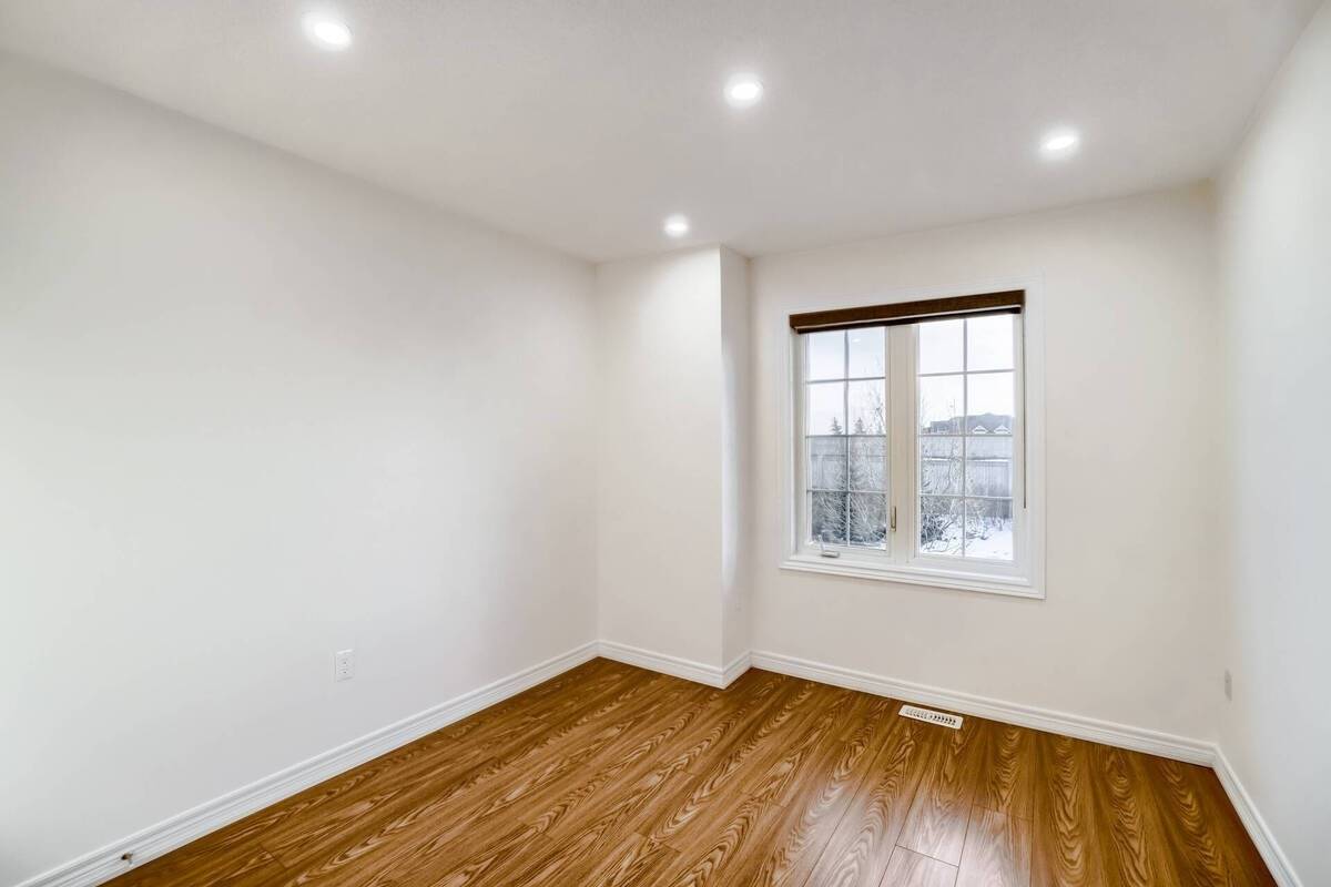 963 Transom Cres