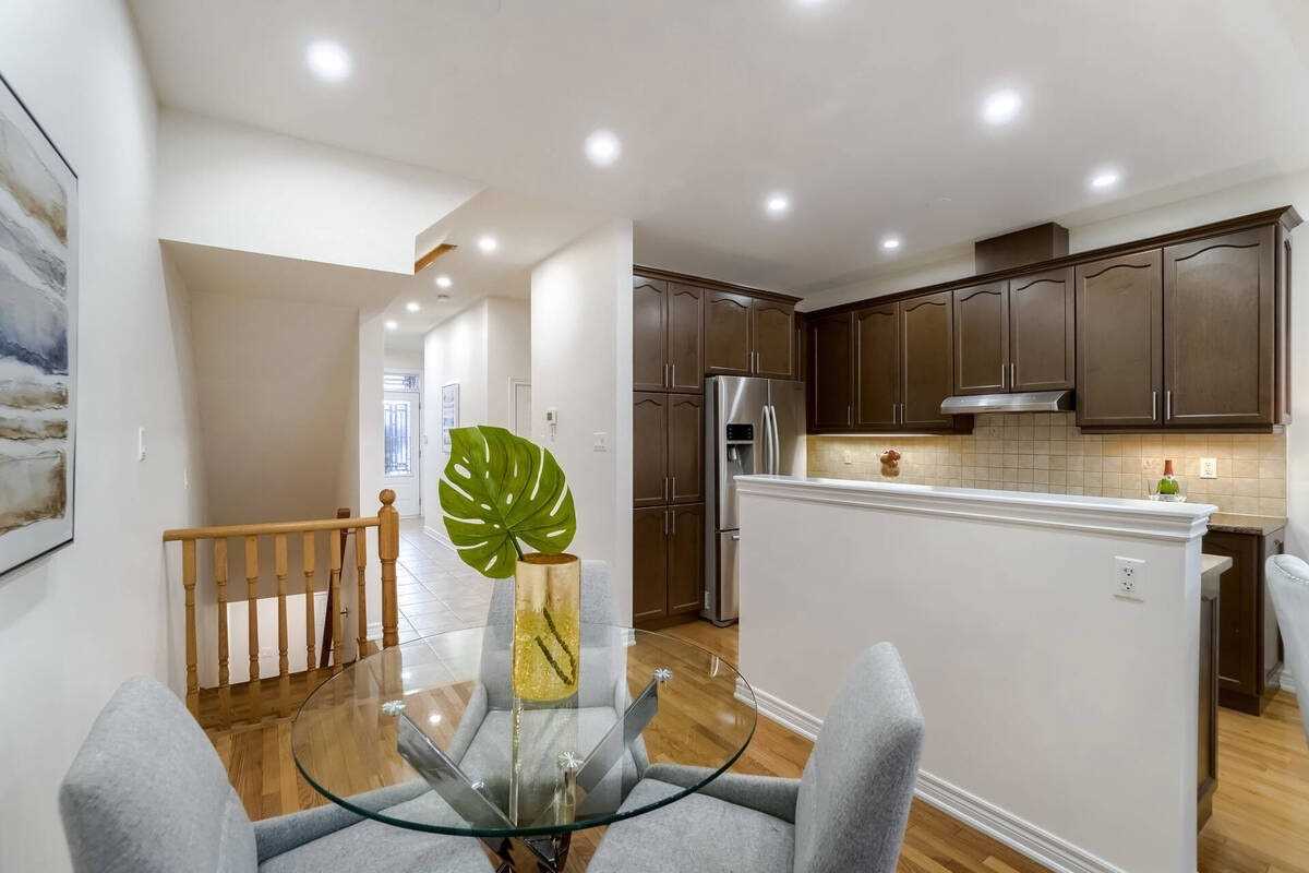 963 Transom Cres