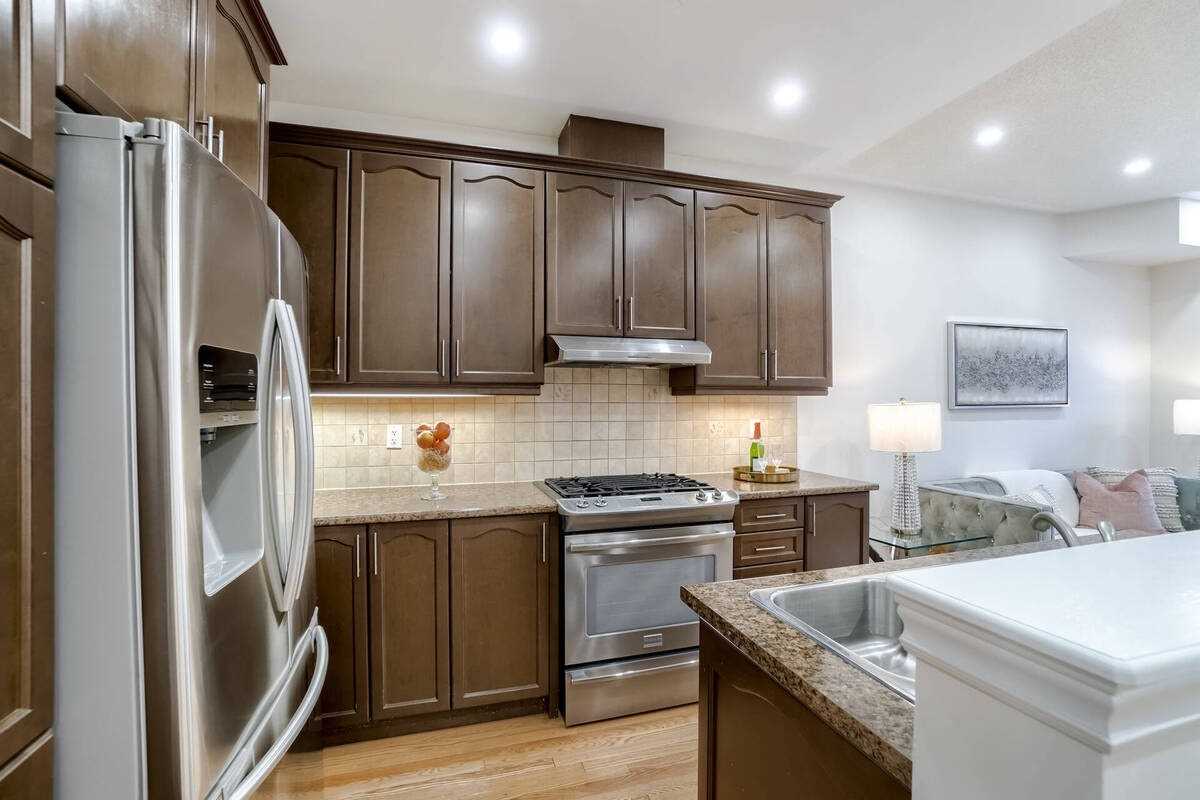 963 Transom Cres