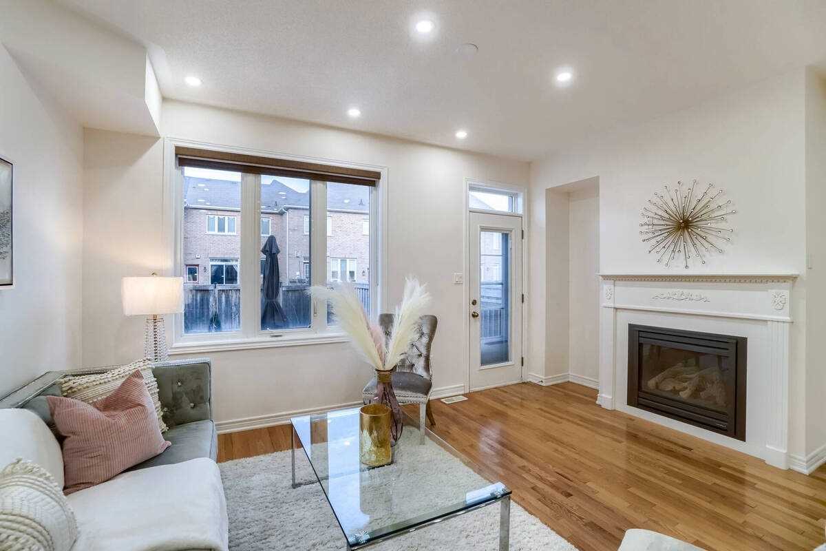 963 Transom Cres