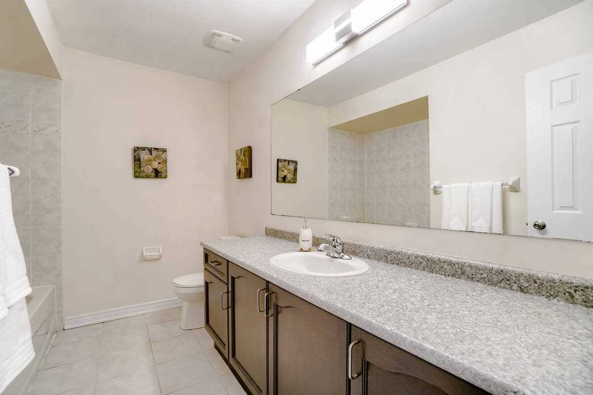 963 Transom Cres