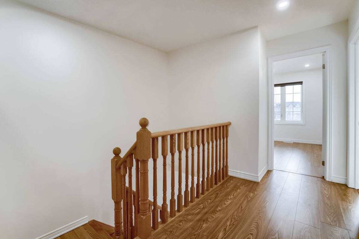 963 Transom Cres