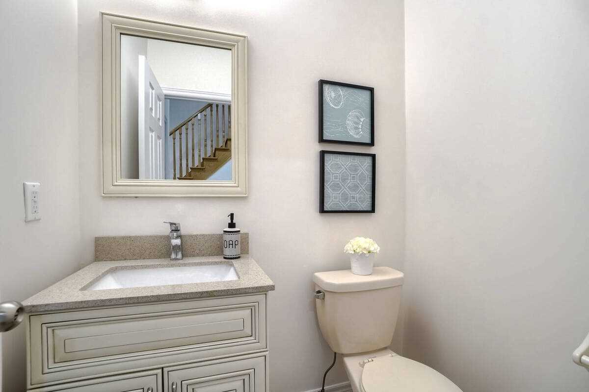 963 Transom Cres
