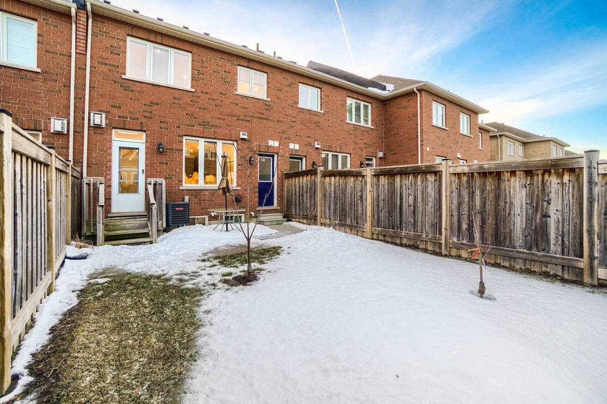 963 Transom Cres