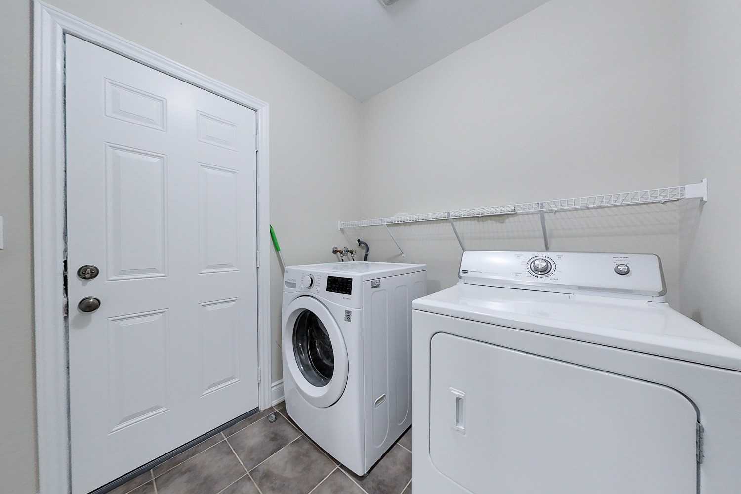 3329 Mistwell Cres