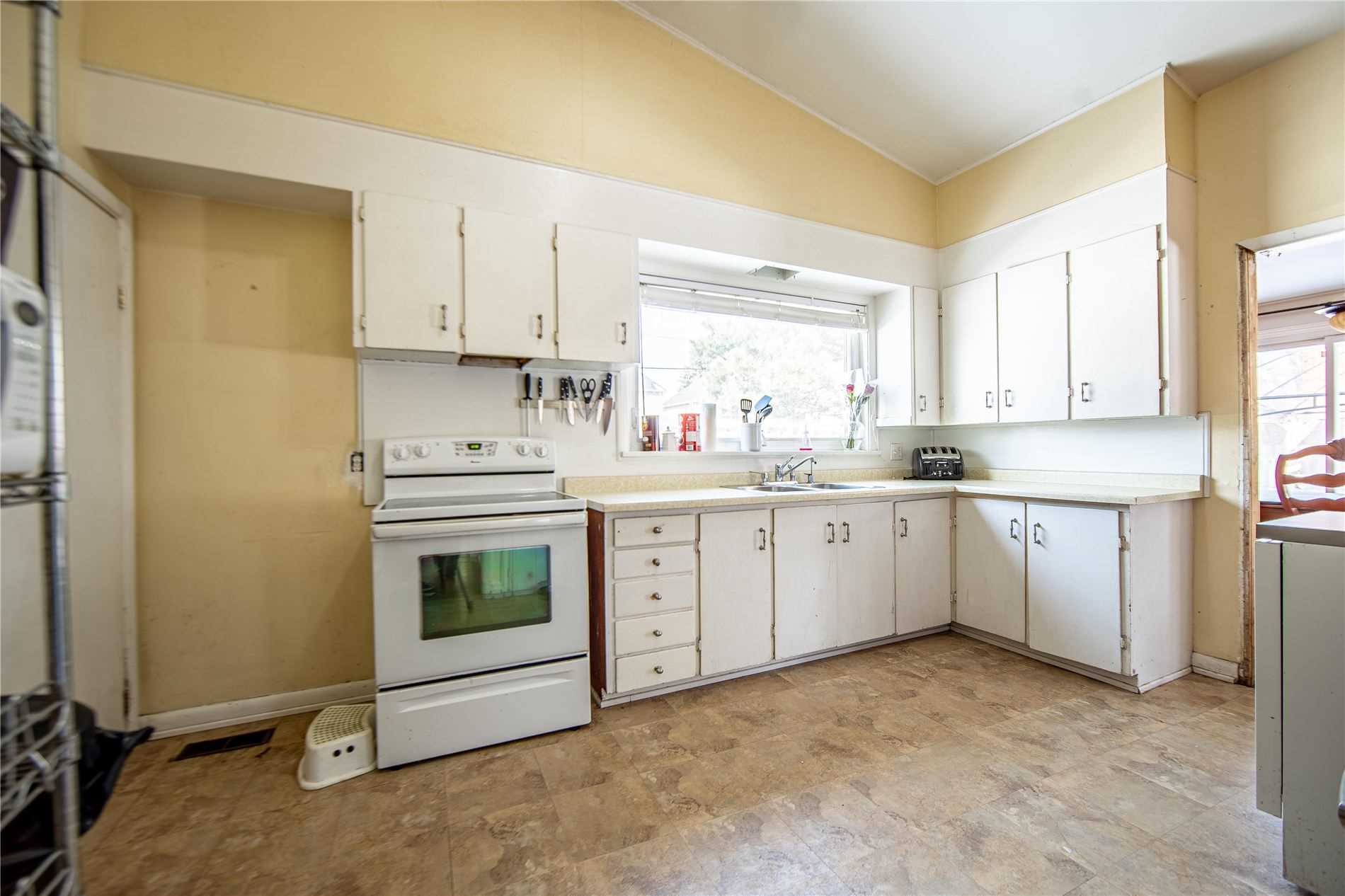 1241 Strathy Ave