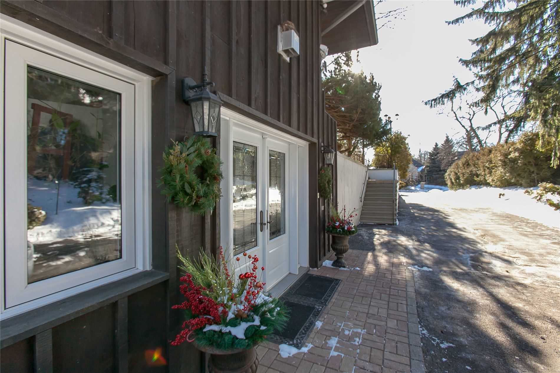 4187 Lakeshore Rd