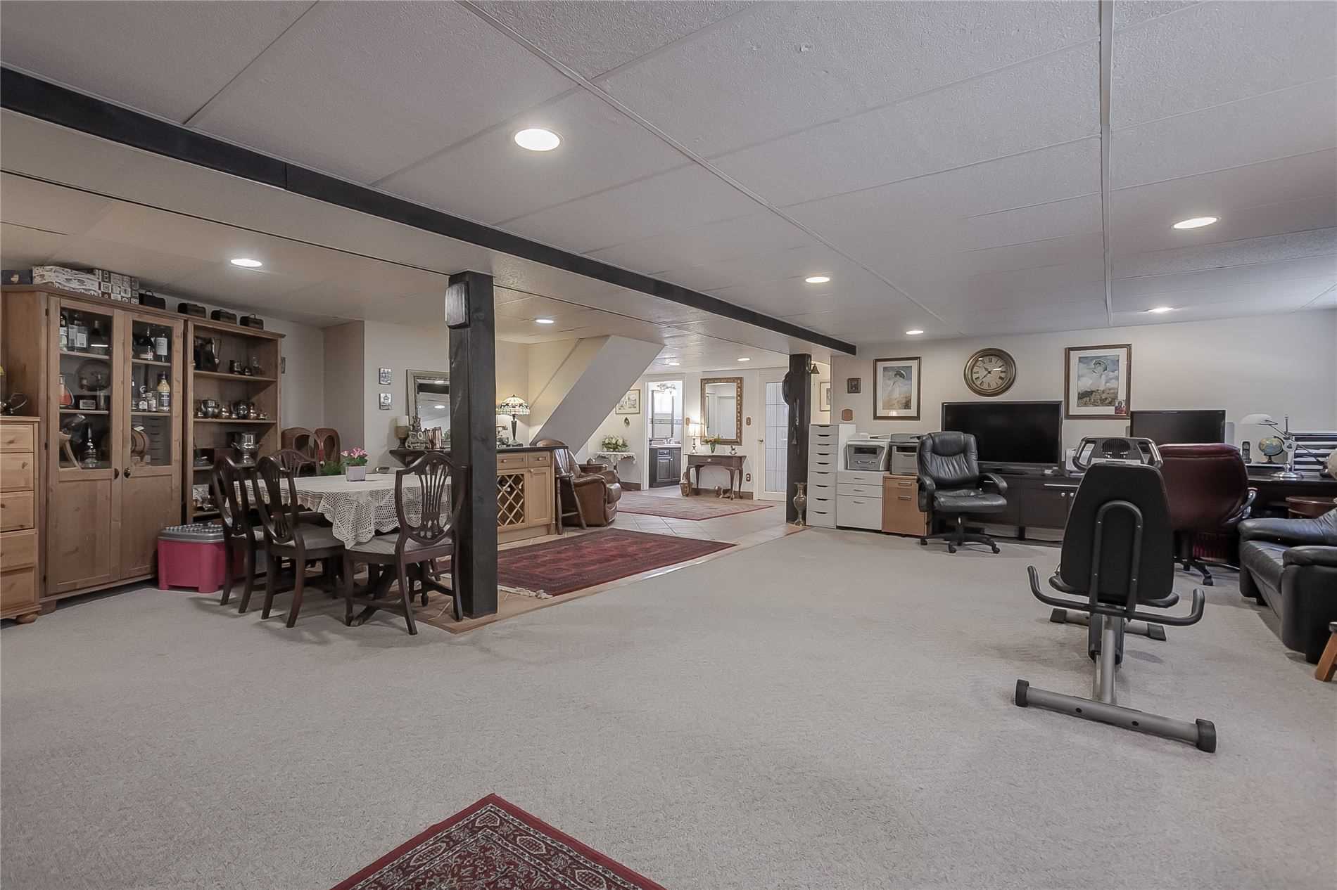 4187 Lakeshore Rd