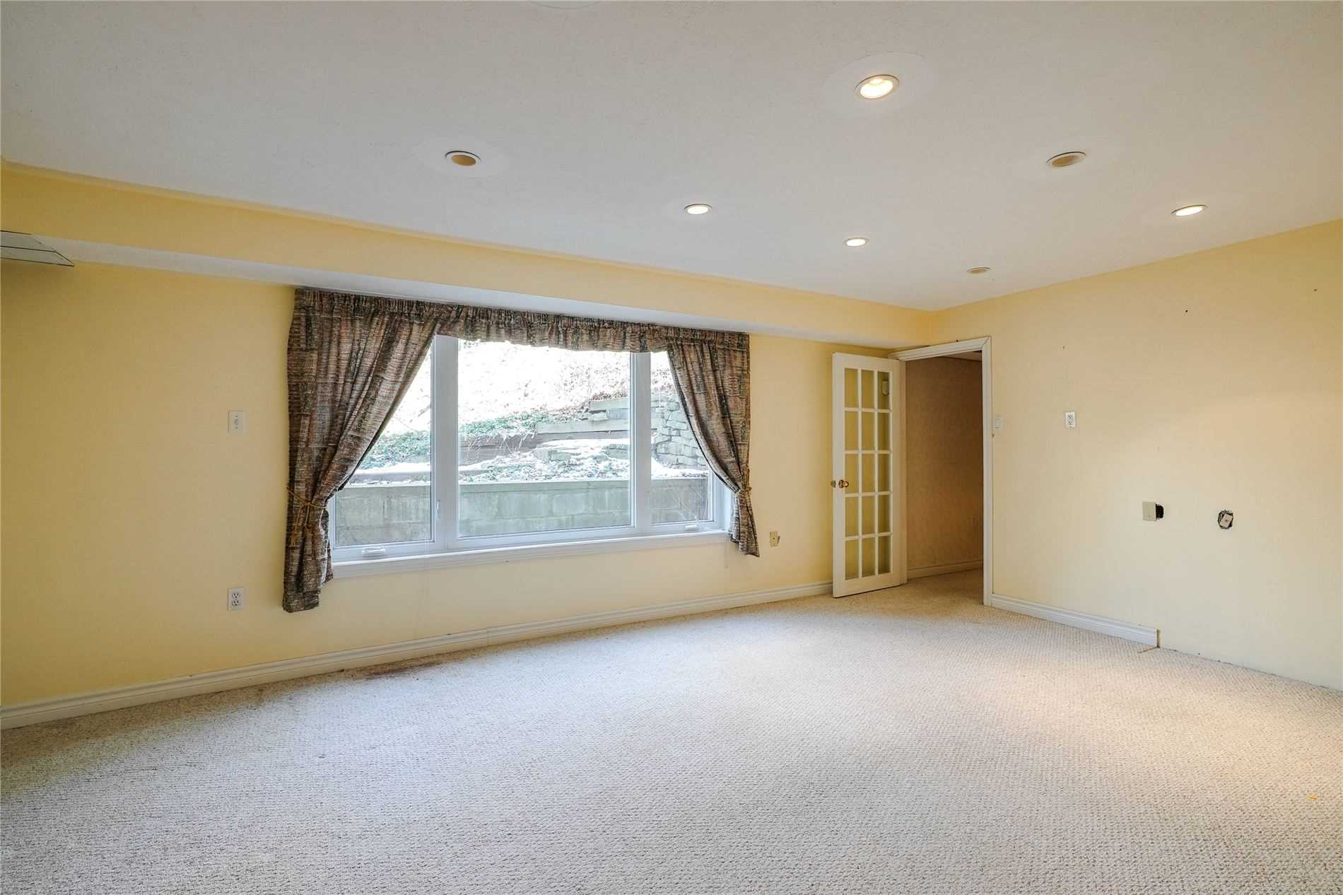 221 North Shore Blvd E