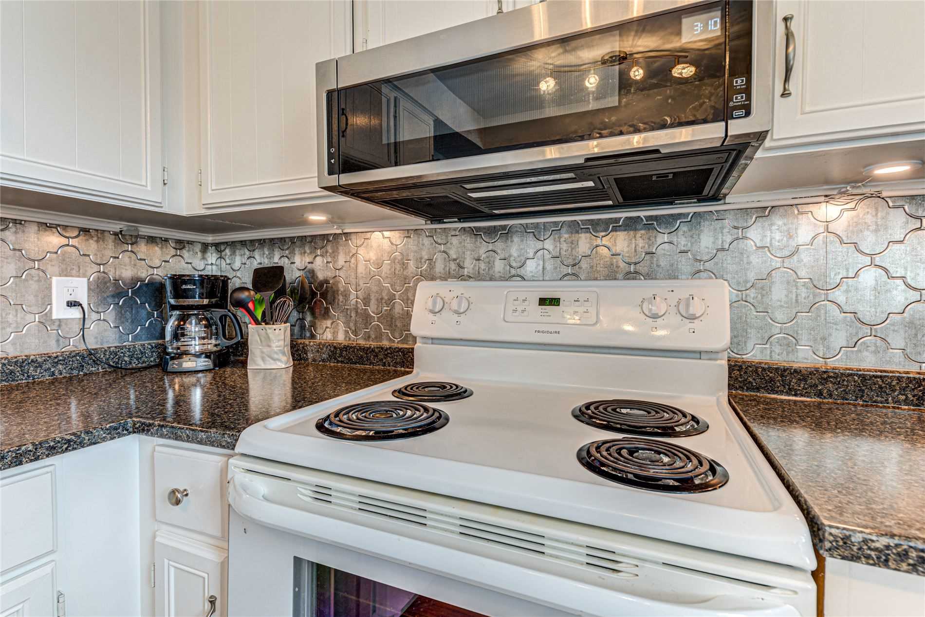 12 Fieldgate Dr