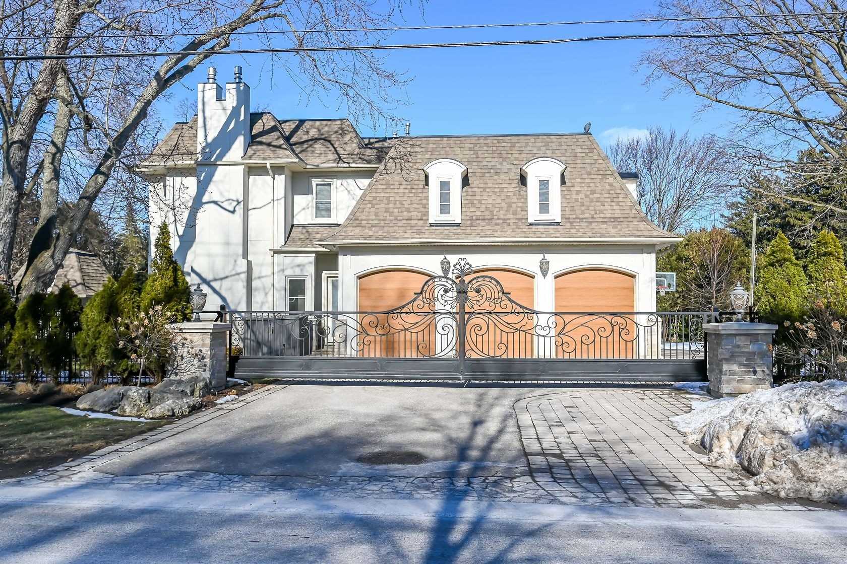 1225 Lawrence Cres