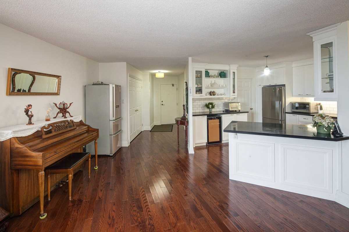 1240 Marlborough Crt, #1001