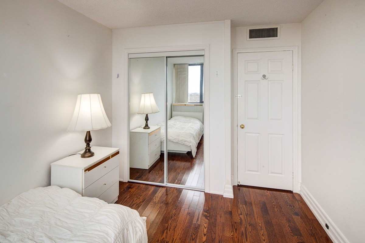 1240 Marlborough Crt, #1001
