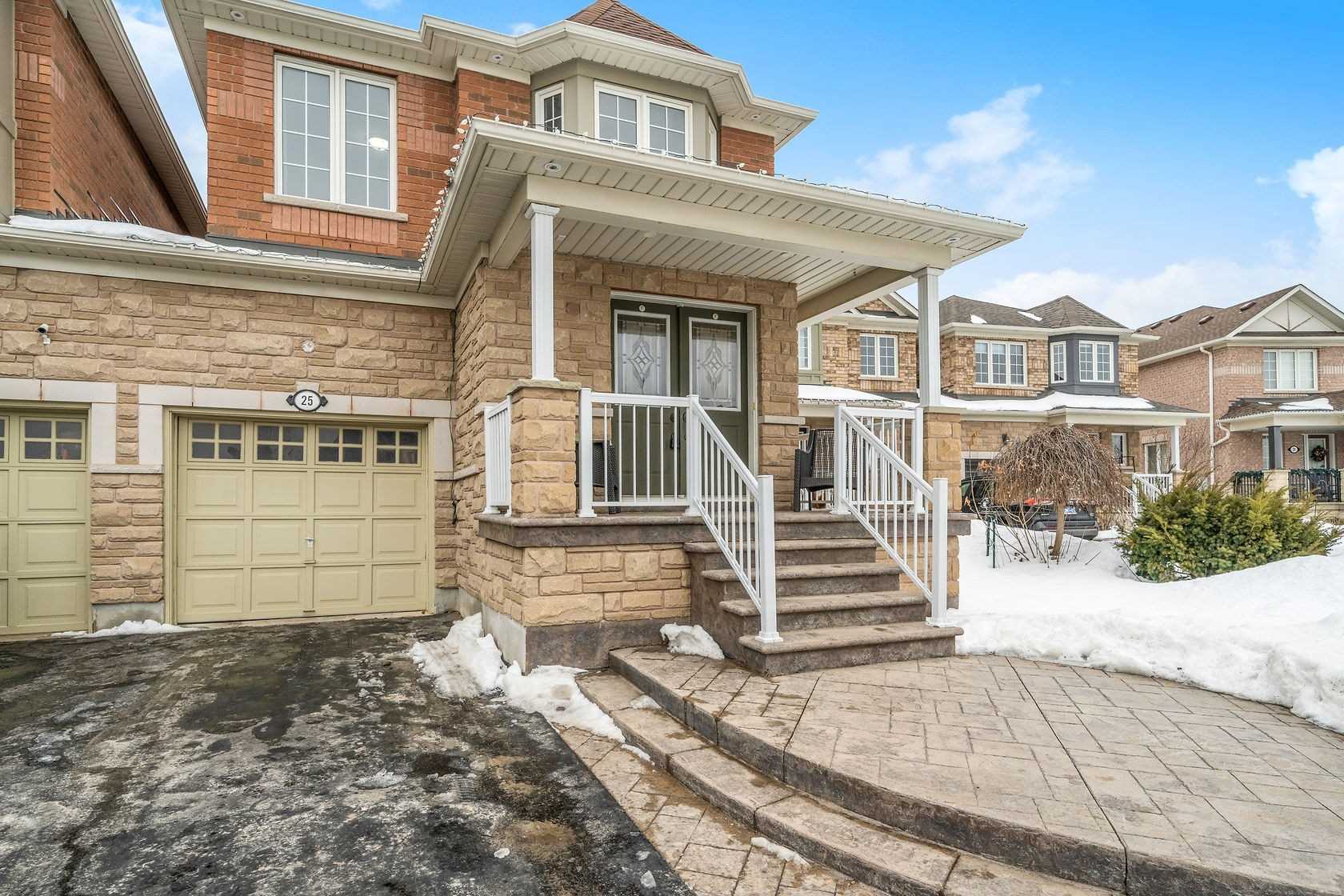 25 Mowat Cres