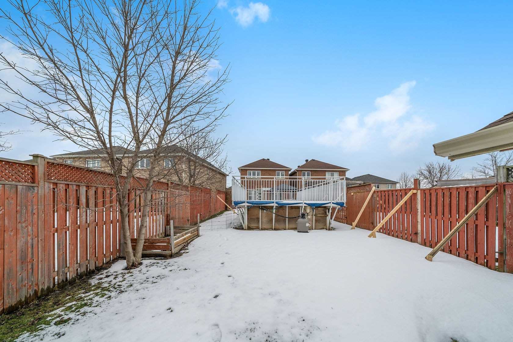 25 Mowat Cres