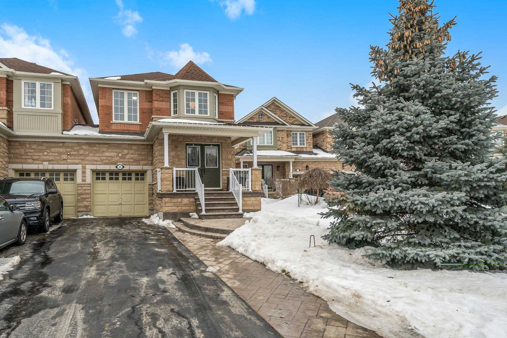 25 Mowat Cres