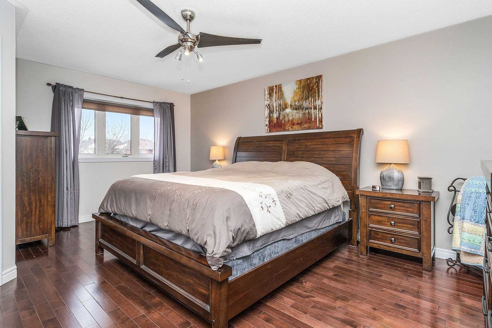 25 Mowat Cres