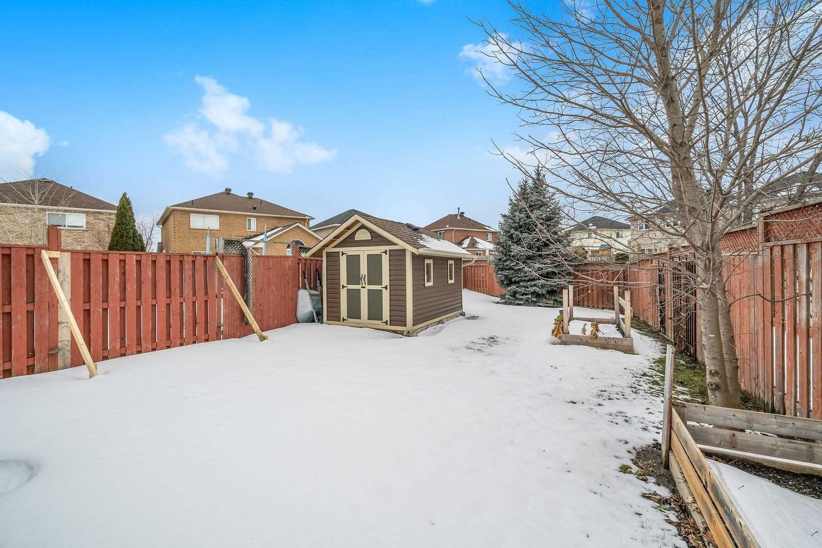 25 Mowat Cres