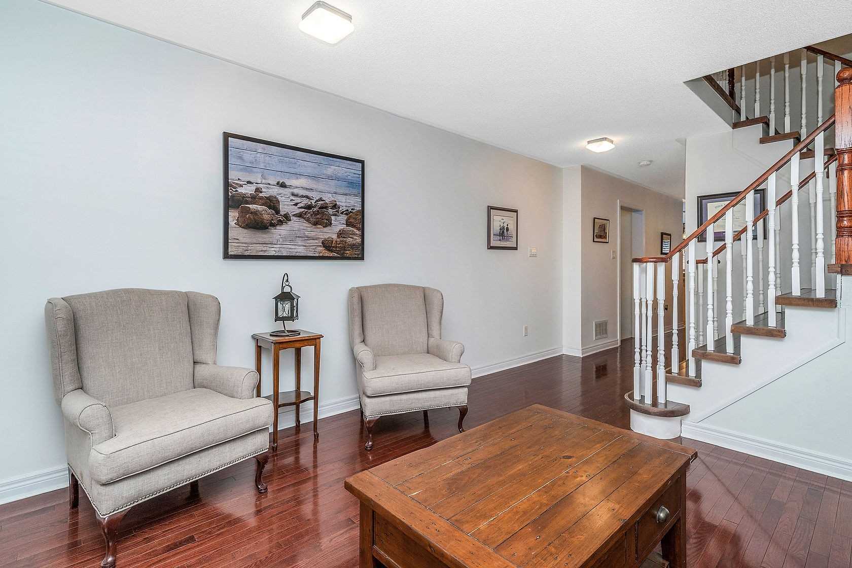 25 Mowat Cres