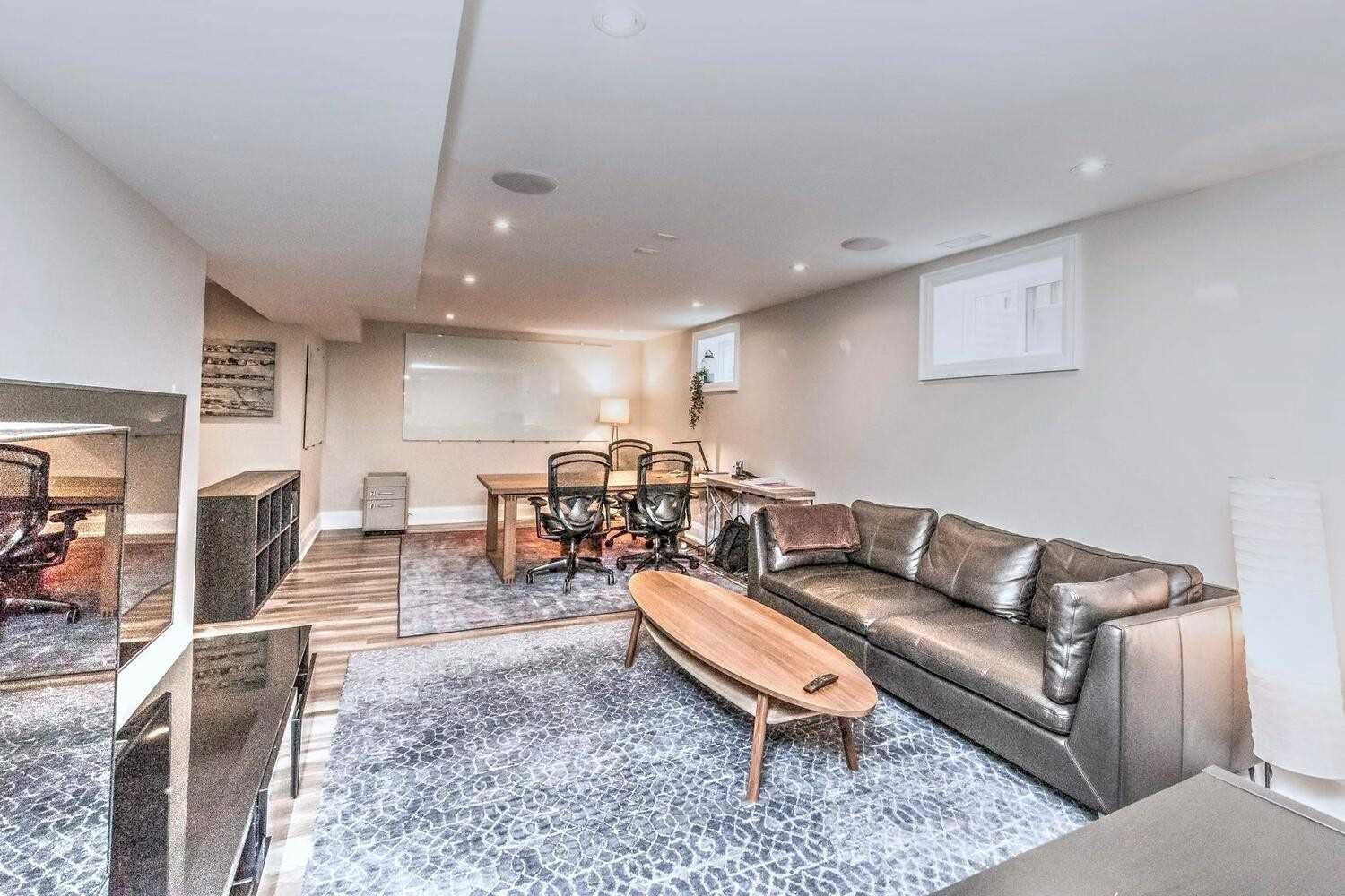 2068 Mississauga Rd