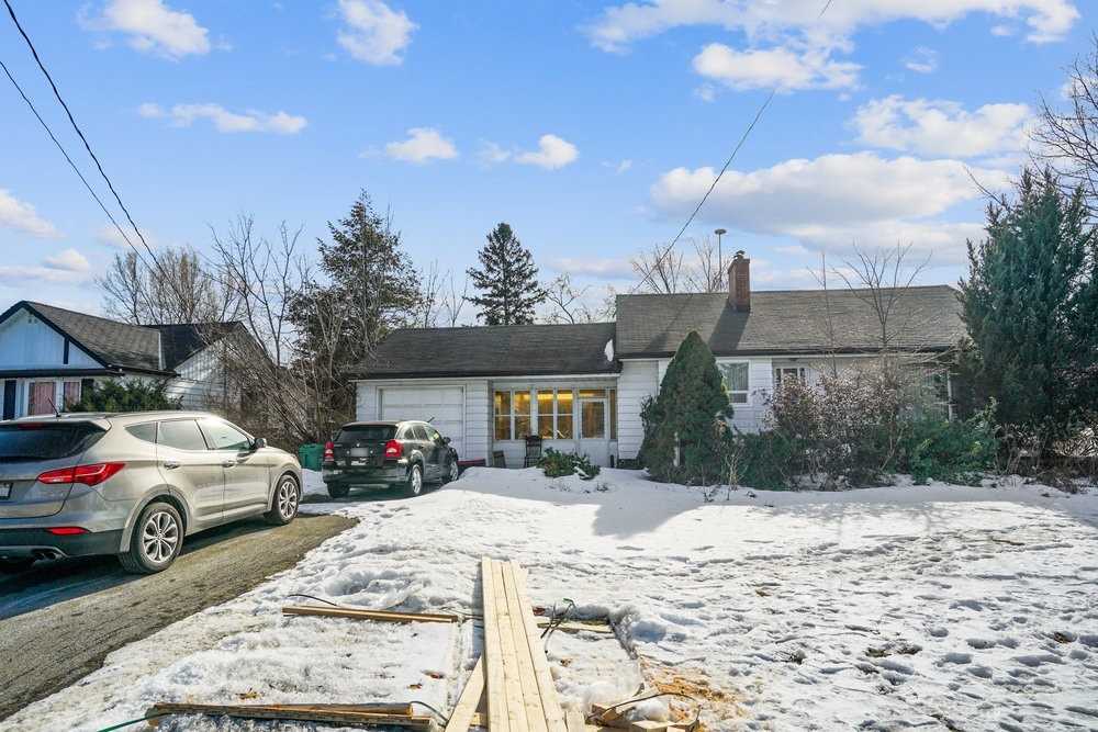 1316 Mineola Gdns
