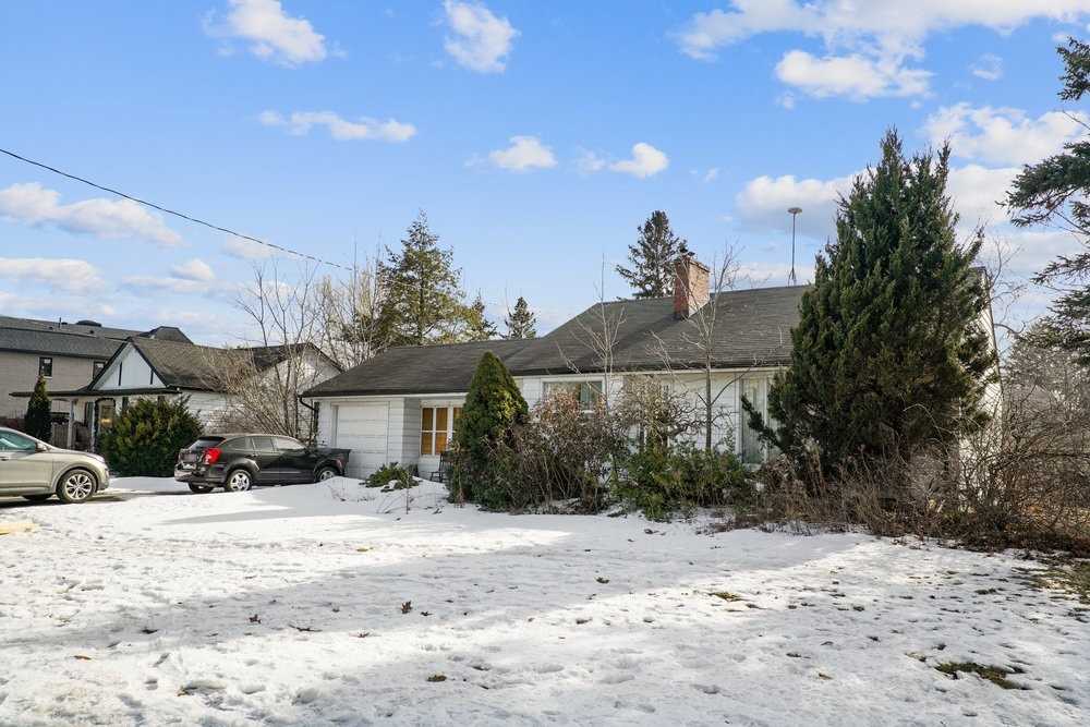 1316 Mineola Gdns