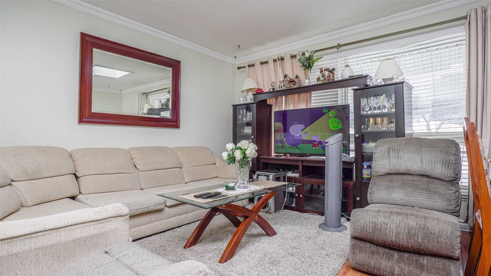 33 Campbell Dr