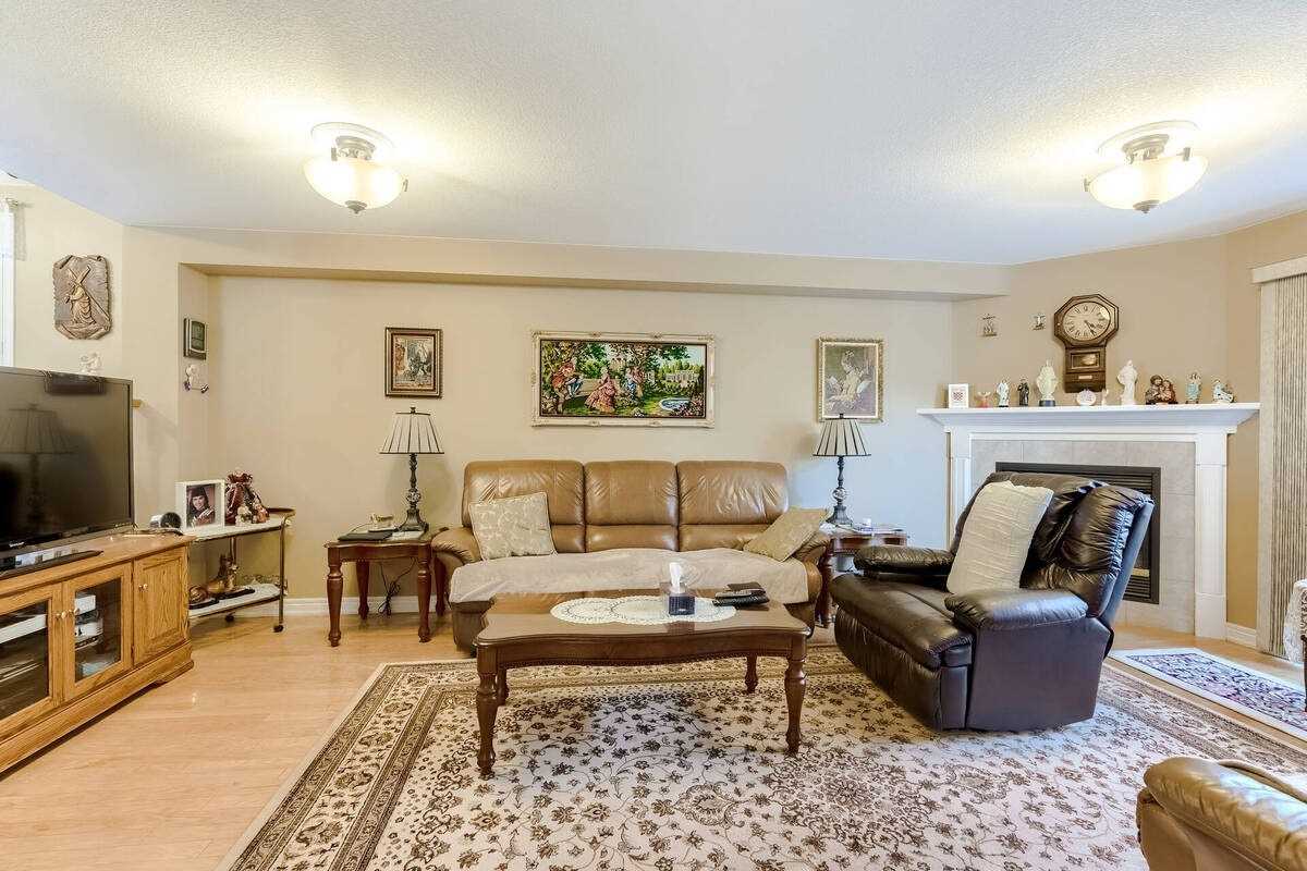84 Beardmore Cres