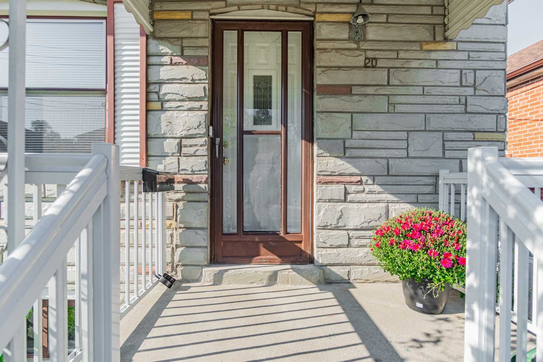 20 East Dr