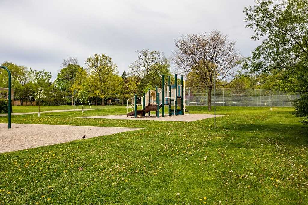 208 Glen Oak Dr