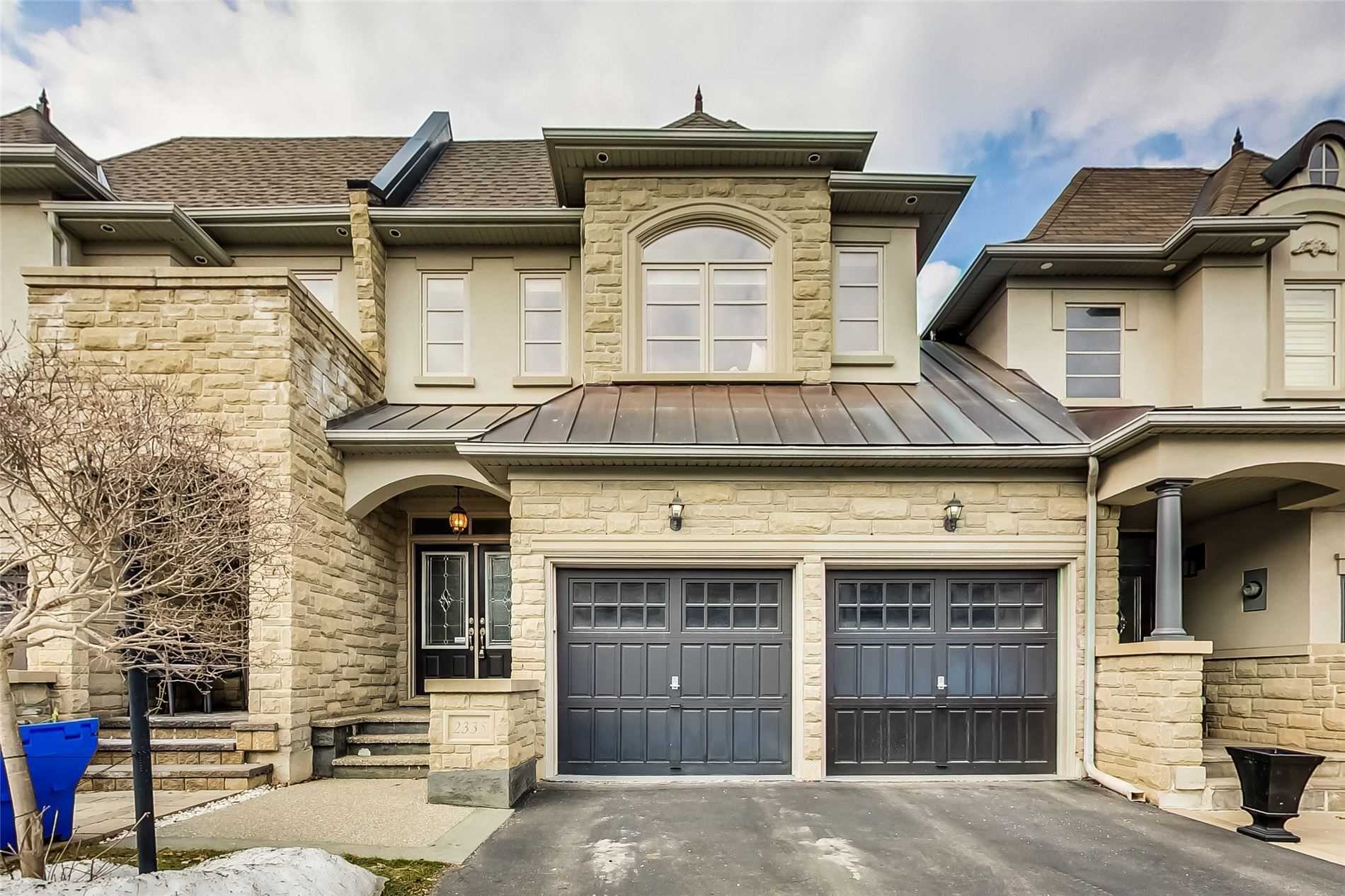 2335 Wuthering Heights Way