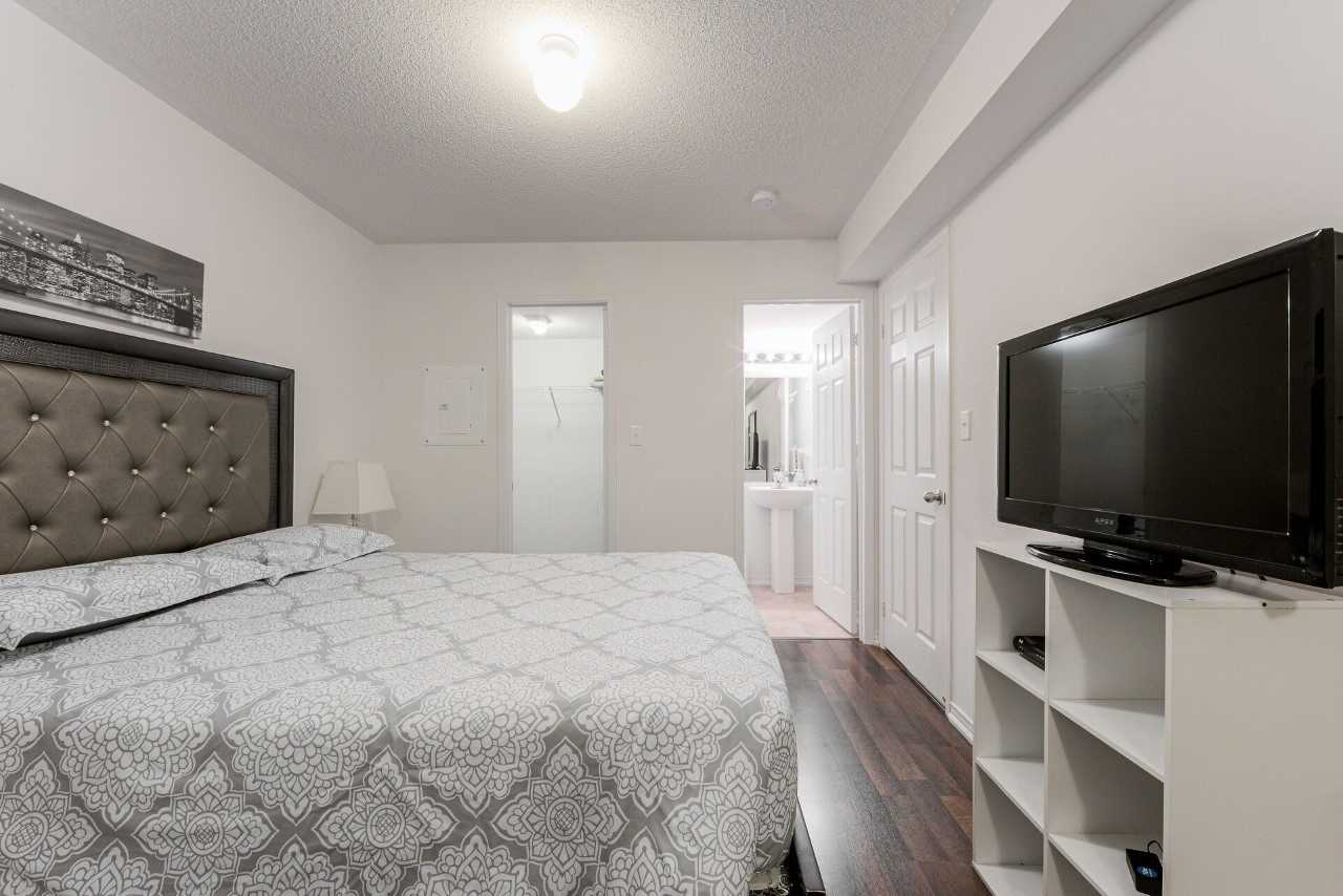 2492 Post Rd, #22