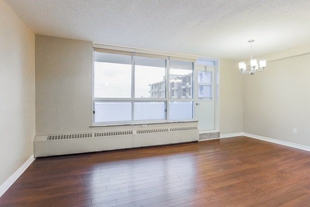 Listing W5546069 - Large Photo # 15
