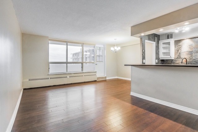 Listing W5546069 - Large Photo # 4