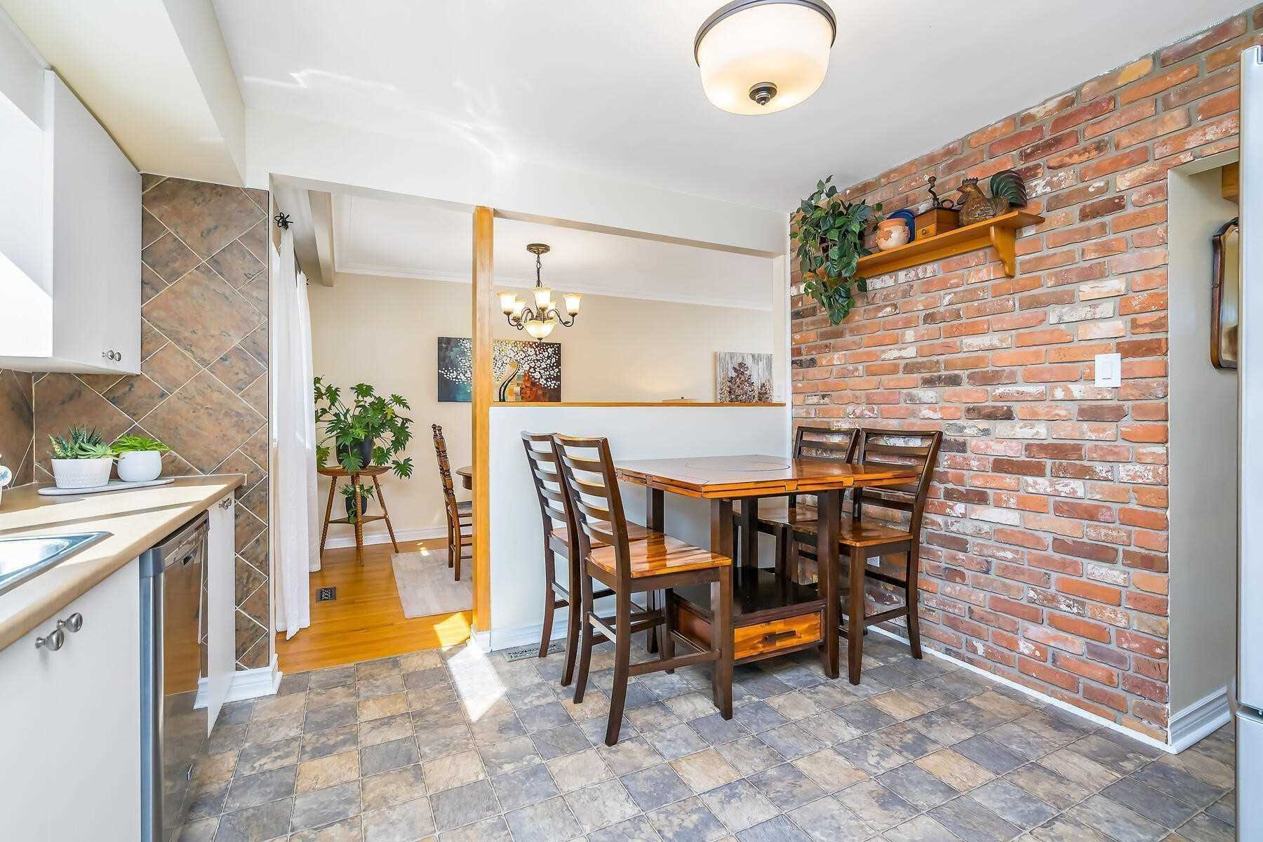 346 Trafalgar Crt