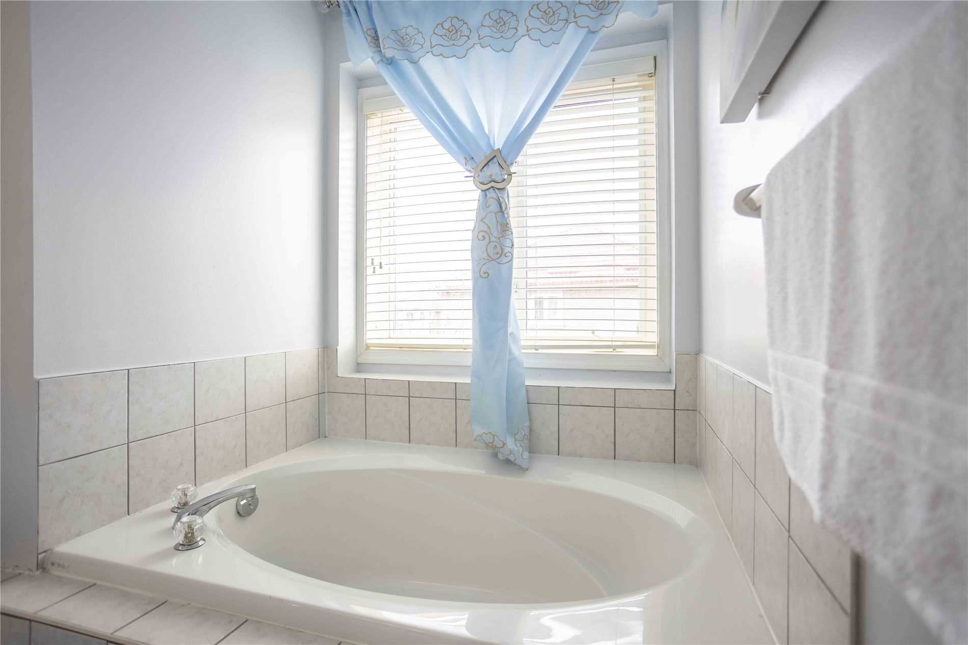 10 Narrow Valley Cres