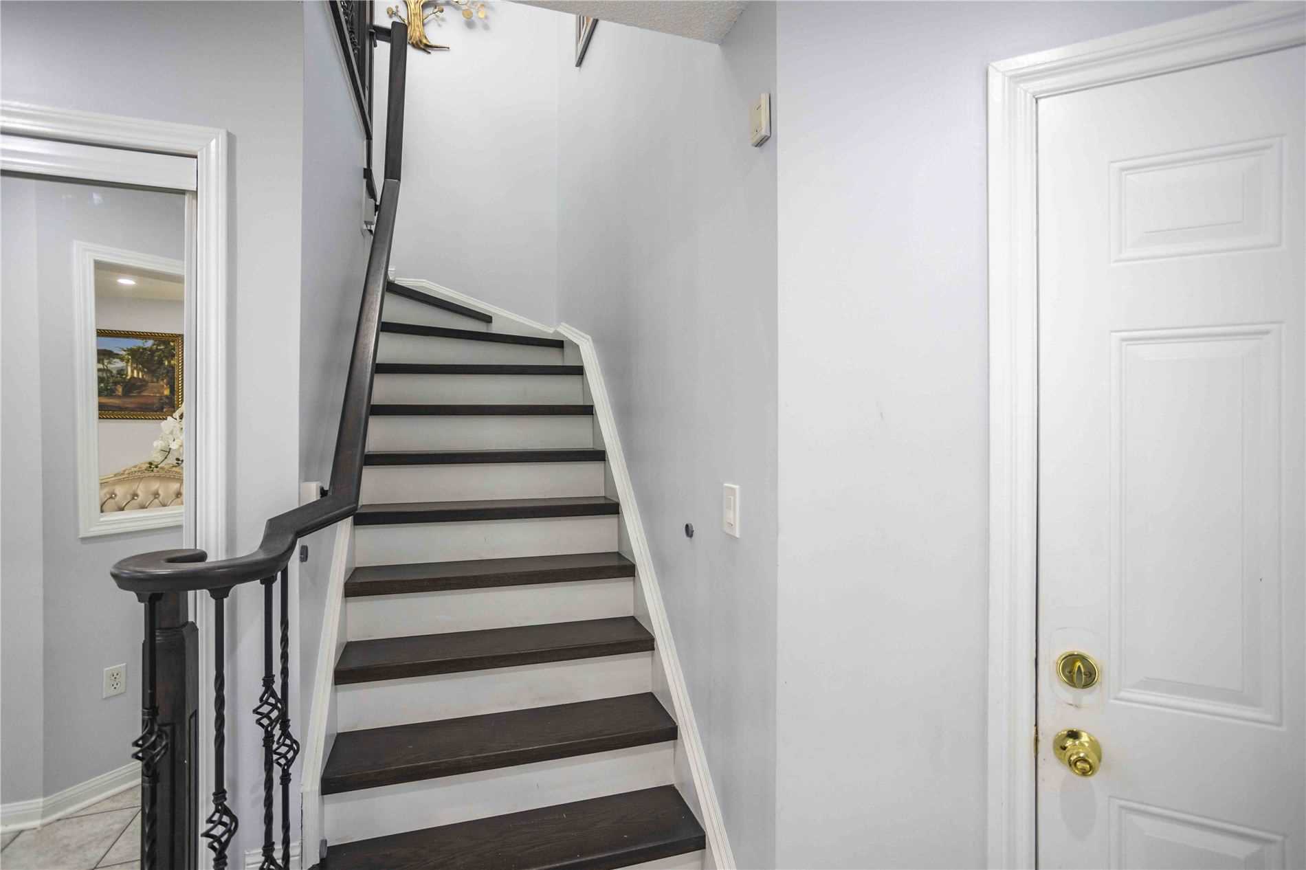 10 Narrow Valley Cres