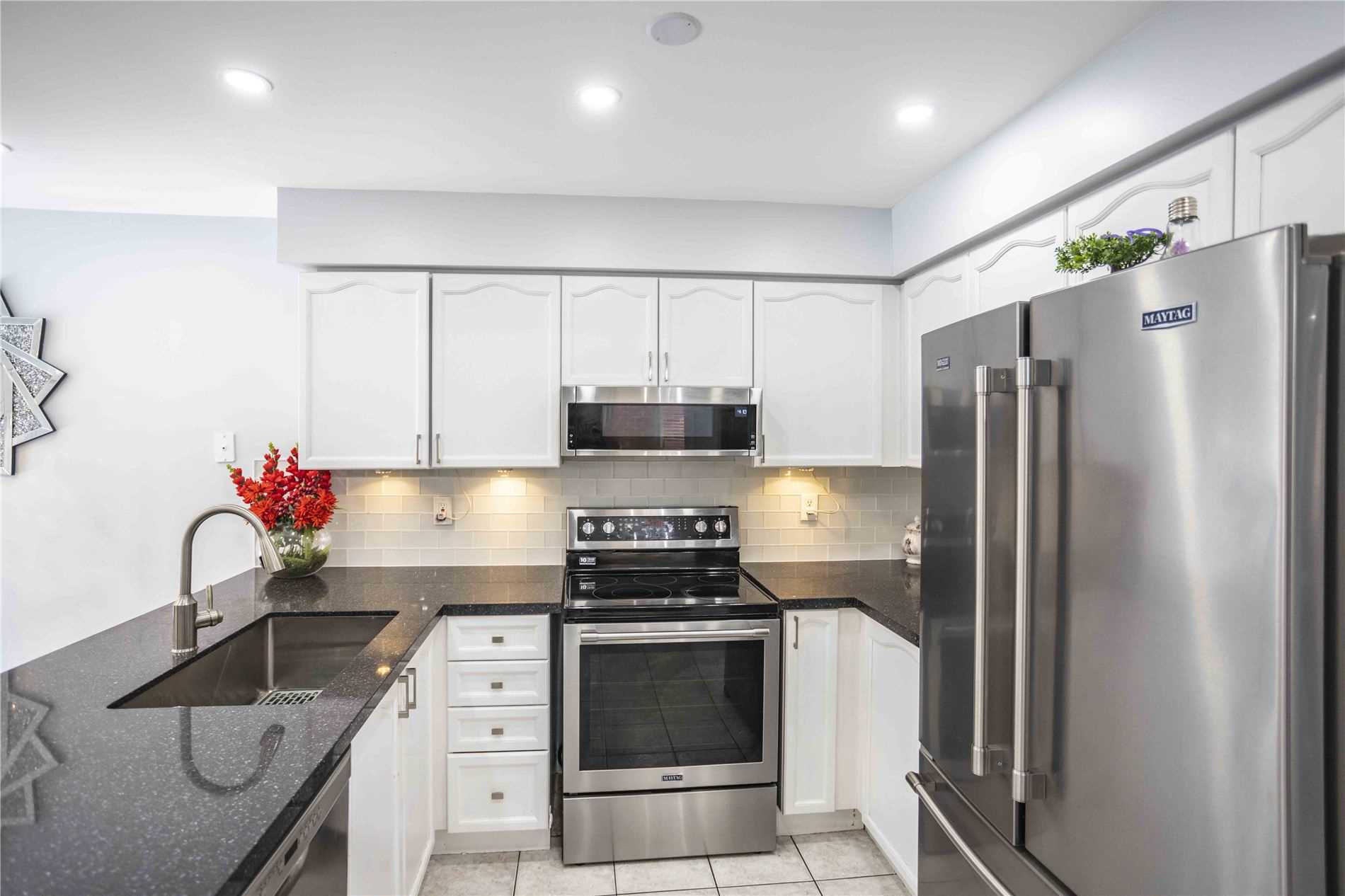 10 Narrow Valley Cres