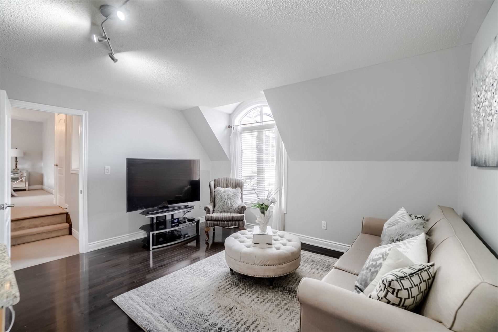 7 Odeon St