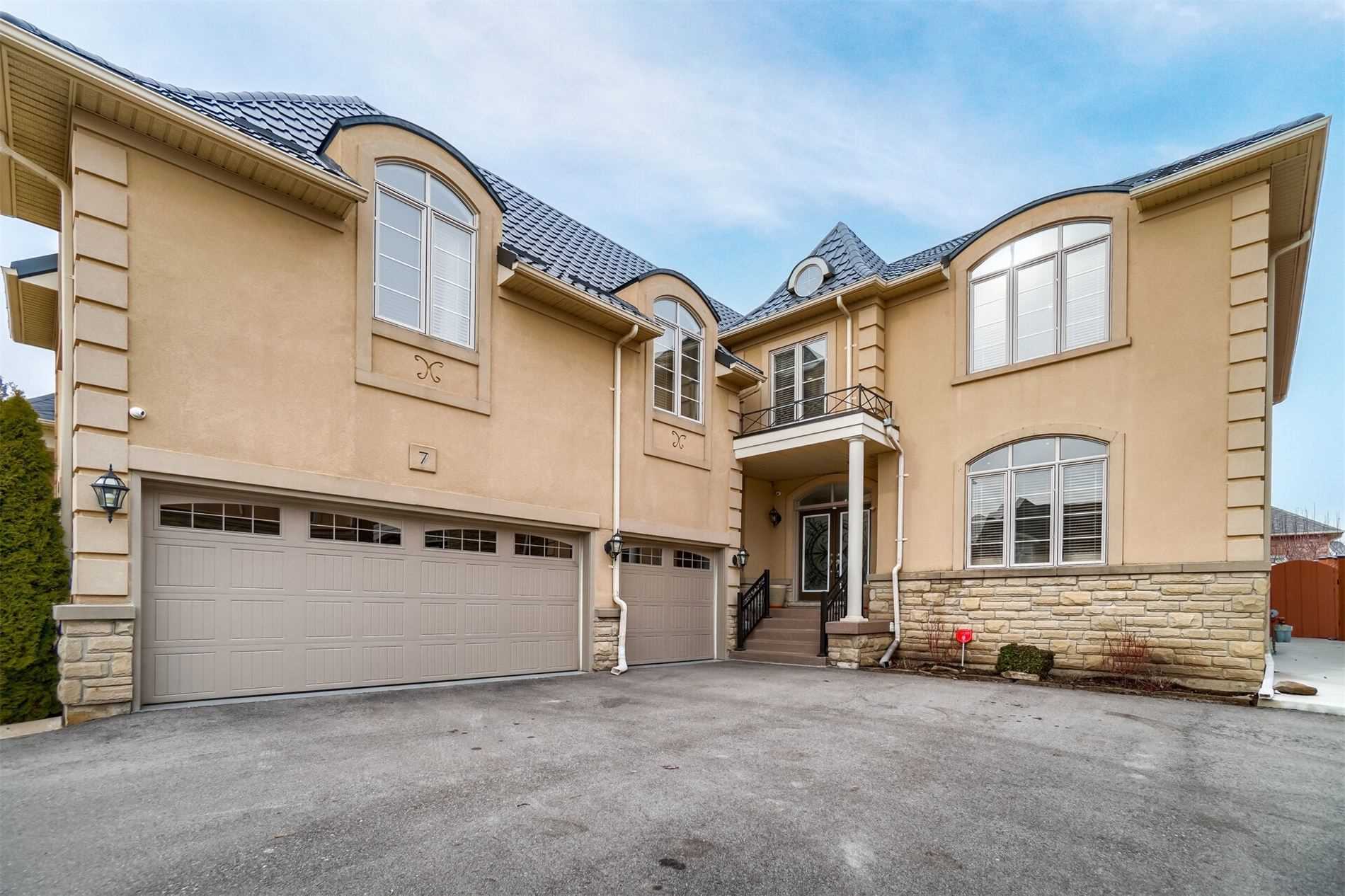 7 Odeon St