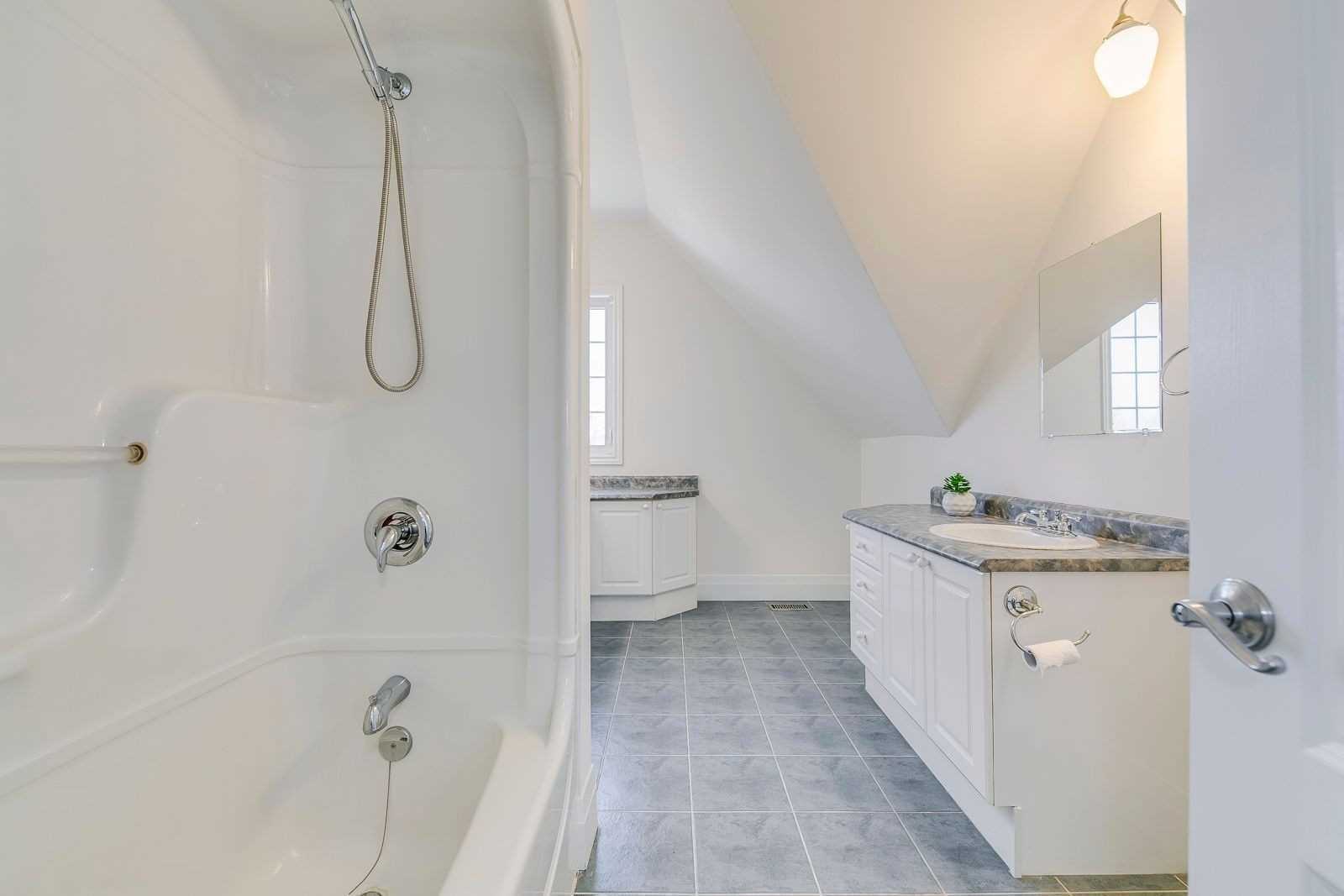 7 Deer Run Cres