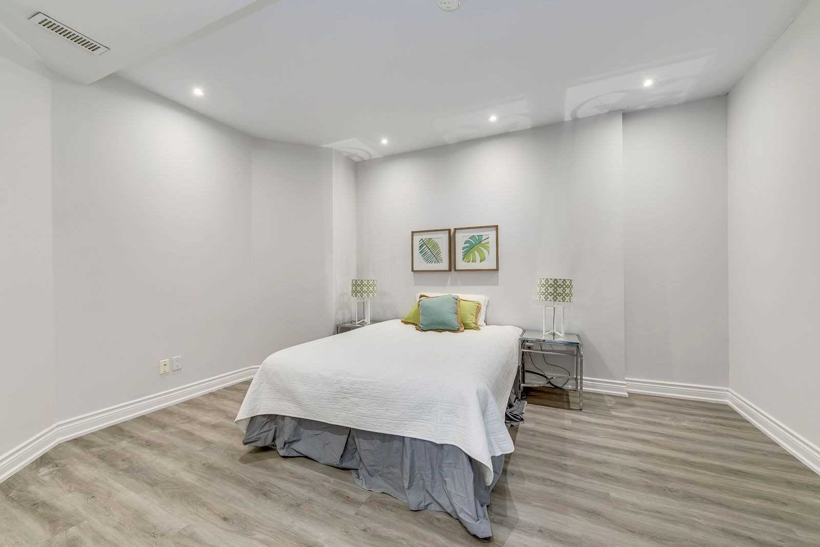 7 Deer Run Cres