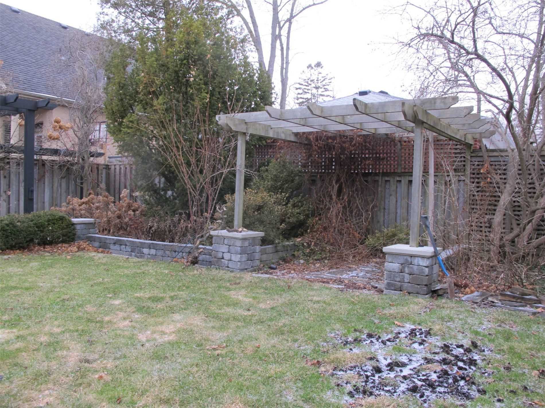 44 Oakwood Ave S