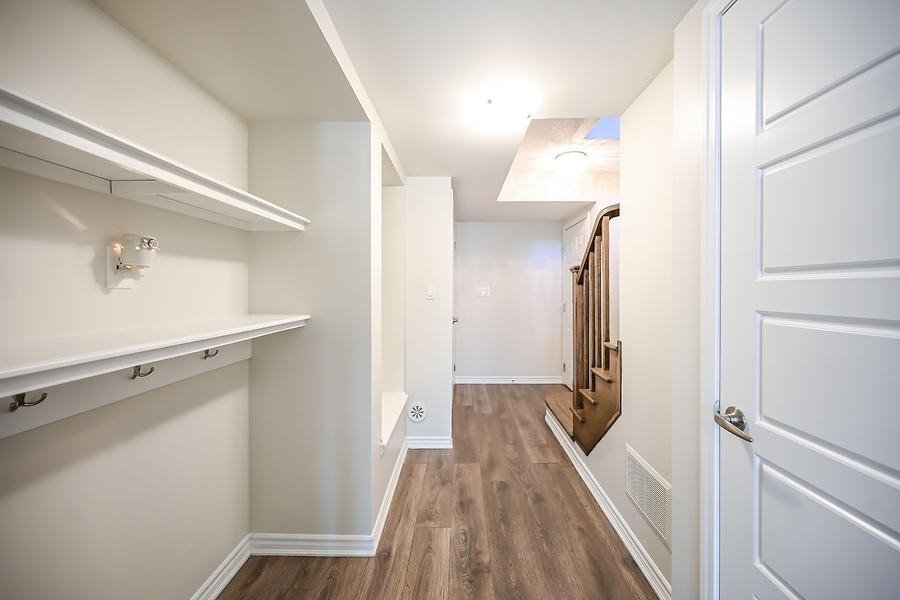 104 Frost Crt