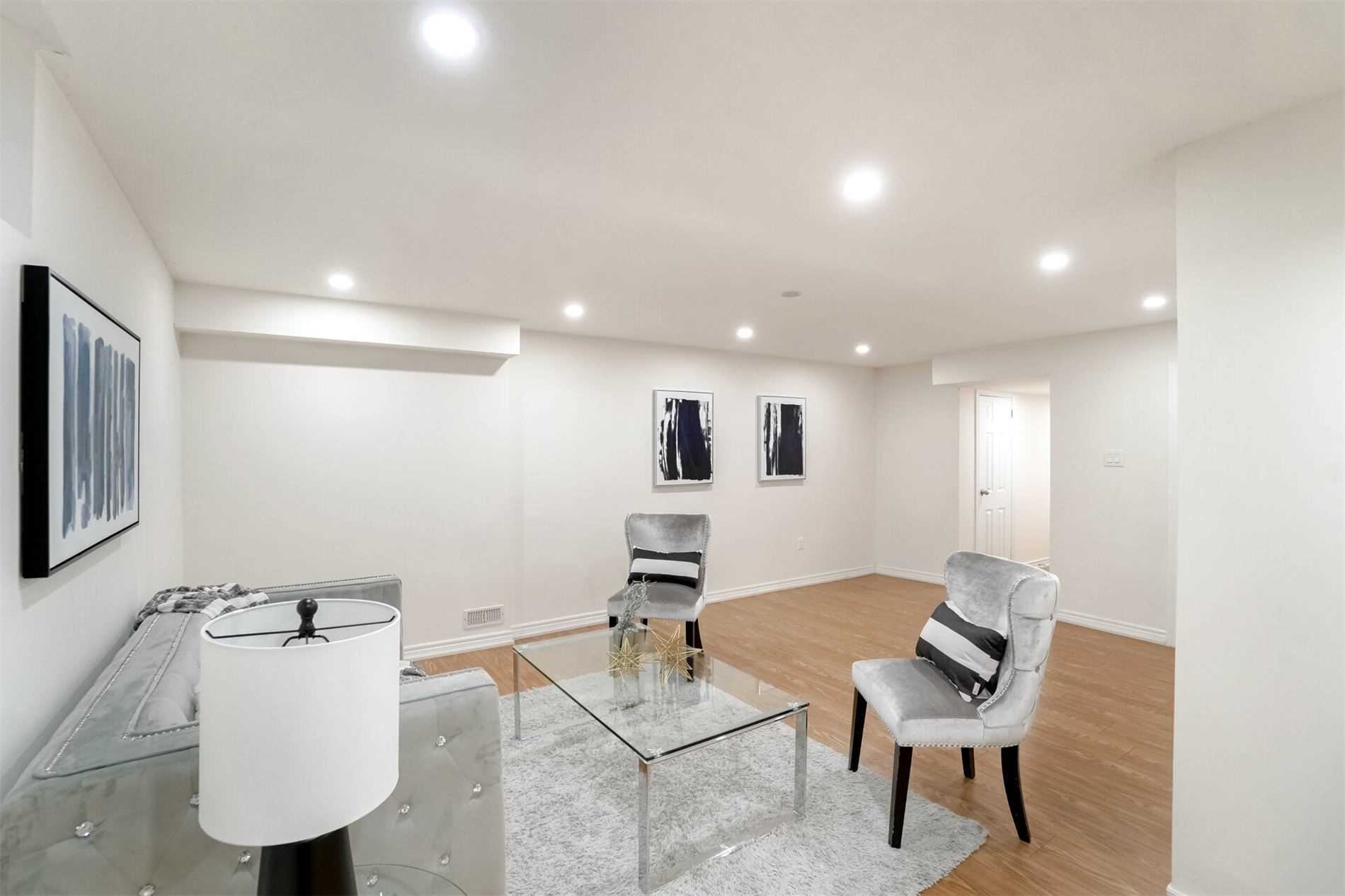 963 Transom Cres