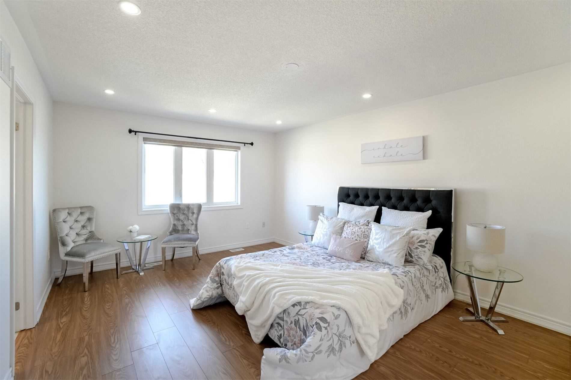 963 Transom Cres
